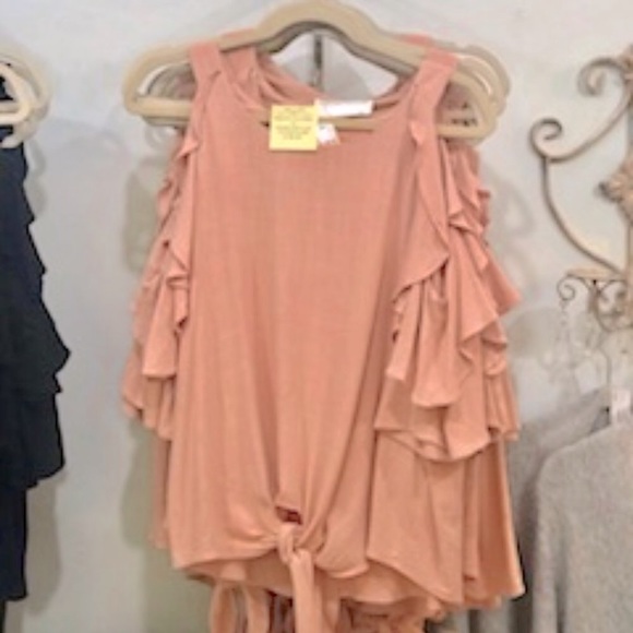 LINEN BLEND RUFFLE OPEN SHOULDER TOP IN BLUSH/PEACH - Picture 4 of 4